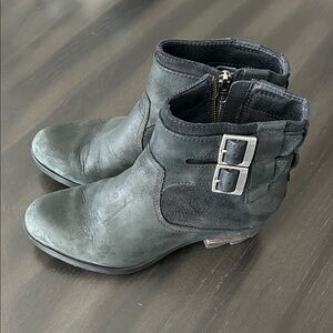 Sorel Lolla Bootie Black Size 6